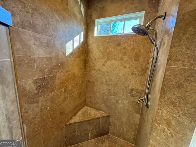 Building Photo - 1092 McLynn Ave NE