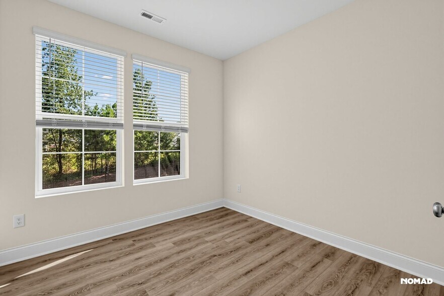 Building Photo - 409 Grove Overlook Ln