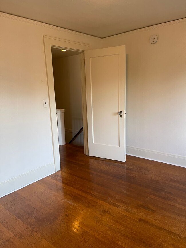 Building Photo - Cro02 - NW Northrup