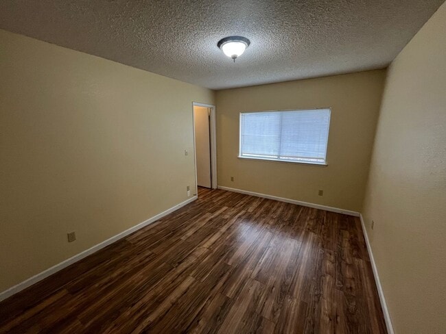 Building Photo - 870 Firefox Dr