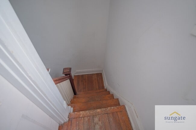 Building Photo - 213 E 33rd St