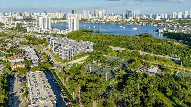 Building Photo - 16950 W Dixie Hwy