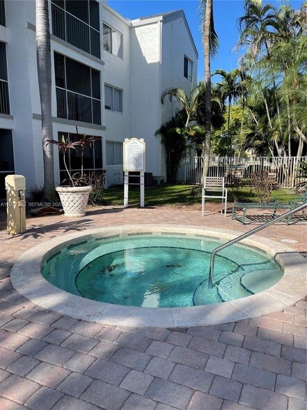 Building Photo - 5686 Rock Island Rd