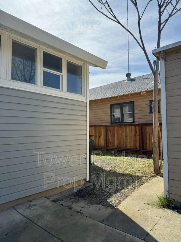 Building Photo - 3897 7th Ave