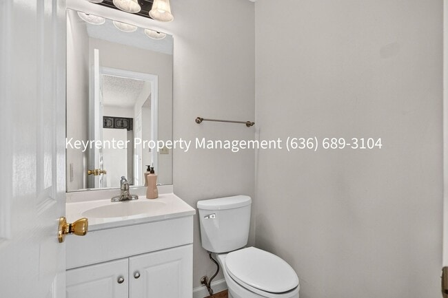 Building Photo - Charming 2-Bedroom Condo Available for Rent in Saint Peters!