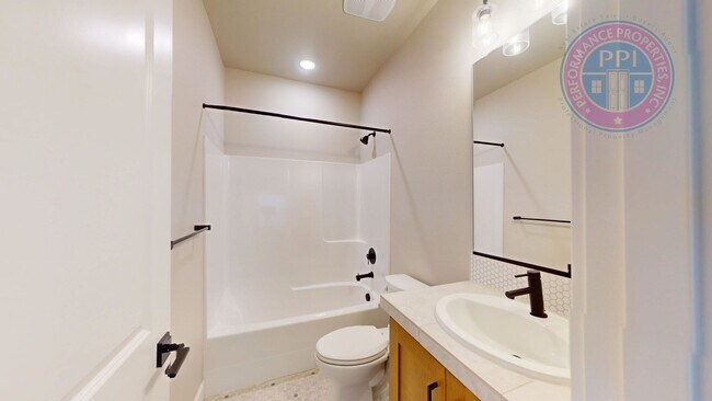 Building Photo - REED'S CROSSING!  Luxury Home, Stylish Amenities, Central Air-Conditioning, Close To Nike & Intel