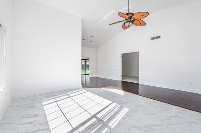 Building Photo - 4283 Brentwood Park Cir