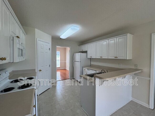 Building Photo - 3404 Thames Pl