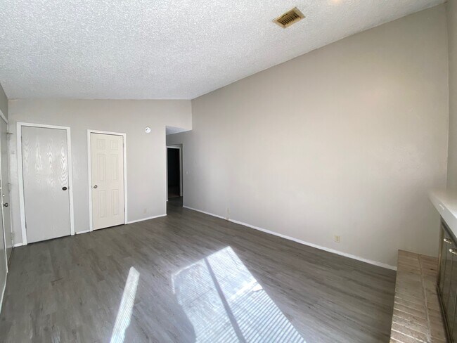 Building Photo - 9630 Hefner Village Blvd