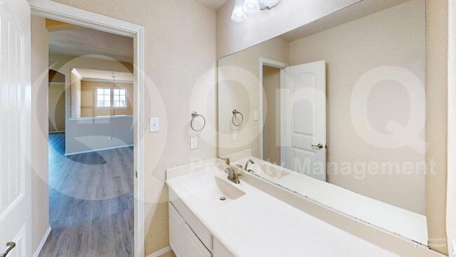 Building Photo - 400 Plum Ct