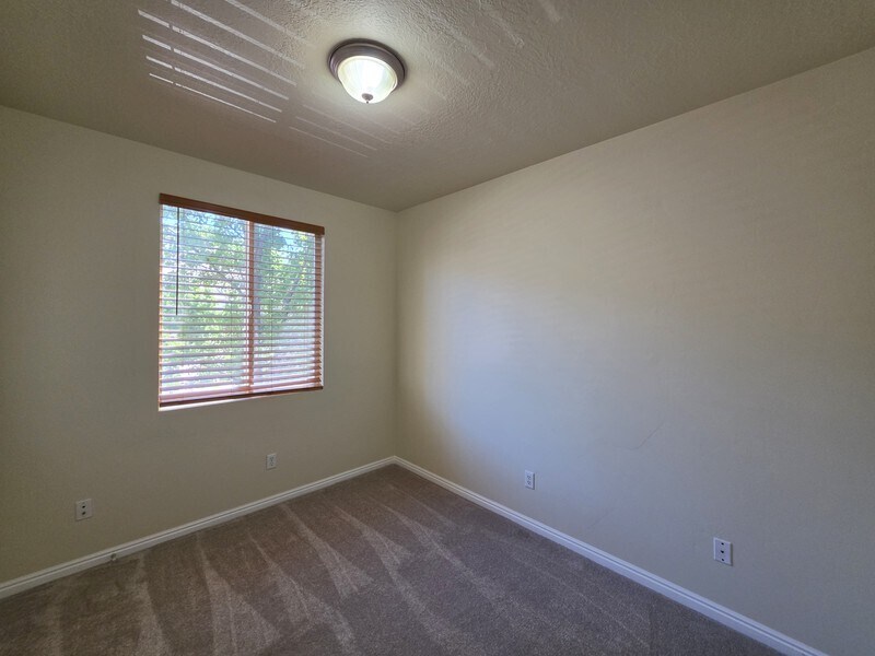Building Photo - 638 N 400 W