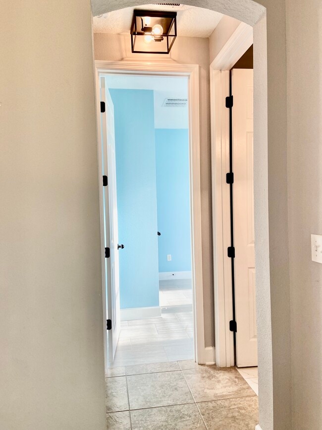 Building Photo - 30 Paradise Valley Dr