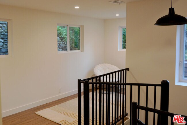 Building Photo - 1671 Happy Trail