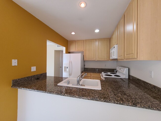 Building Photo - 2 Bedroom Condo in El Cajon with AC!