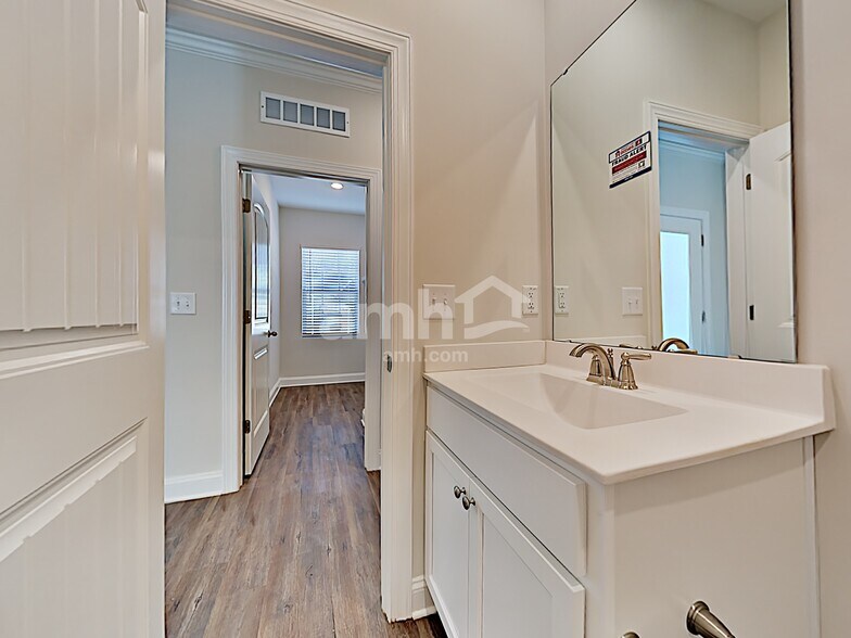 Building Photo - 90 Legacy Dr