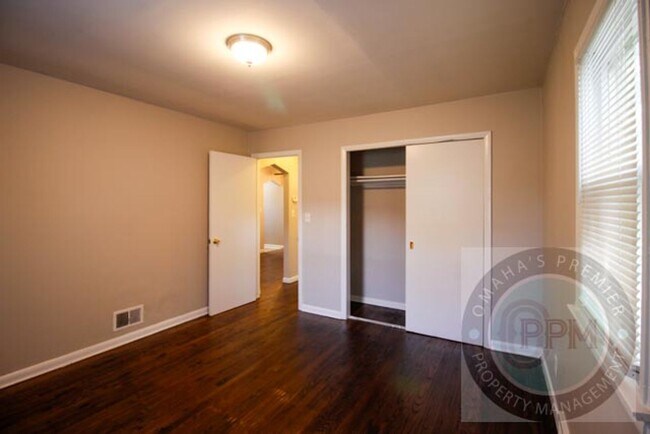Building Photo - 3 Bedroom / 1 Bath Home! | Omaha, Ne
