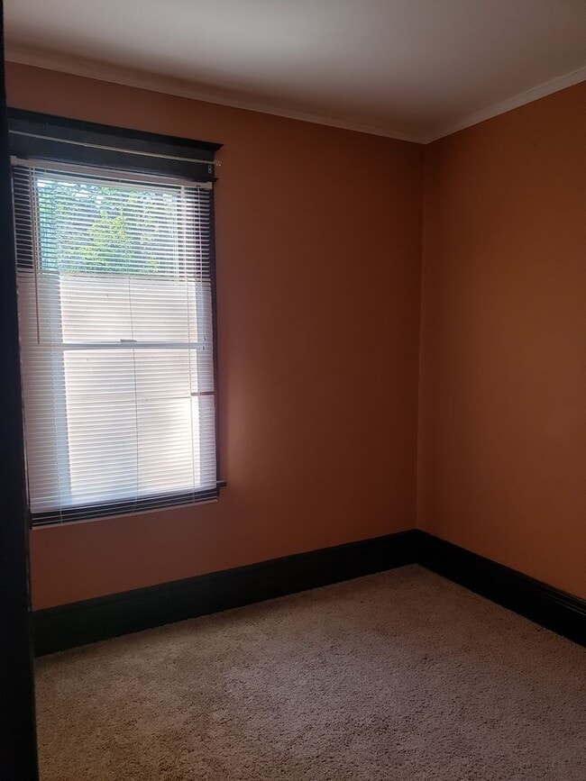 Building Photo - Beautiful 3 bedroom