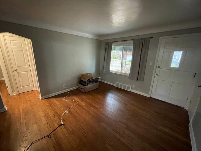 Building Photo - 131 W Evelyn Ave