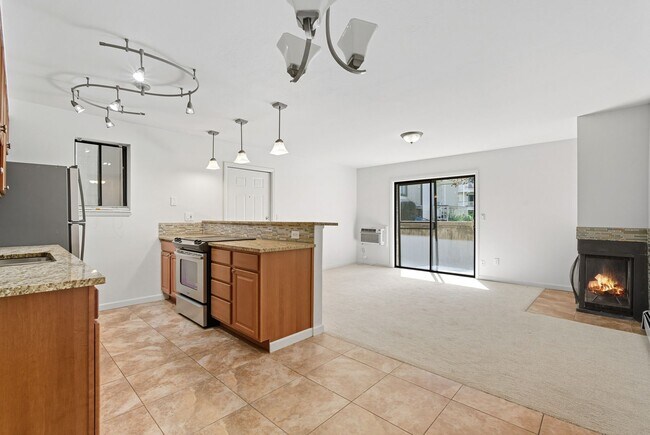 Building Photo - South Boulder 2-bedroom, 2-bath condo with...