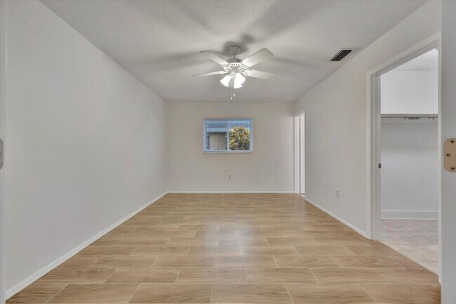 Building Photo - Beautiful 3-Bed / 2 Bath Pool Home in Sara...