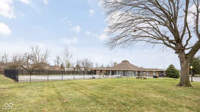 Building Photo - 7488 Countrybrook Dr