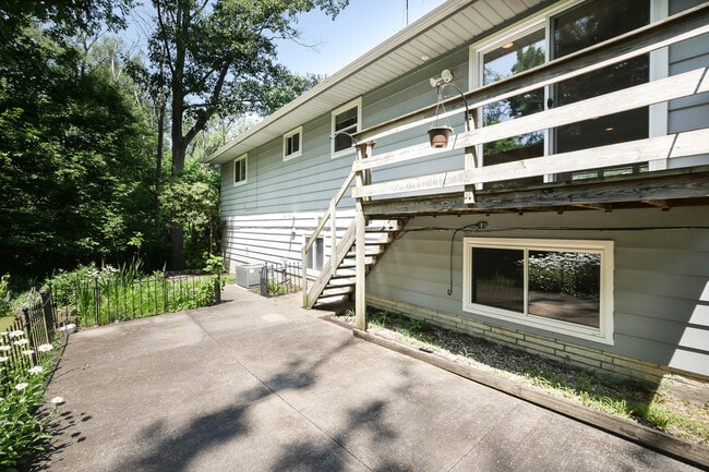 Building Photo - Renovated Singe Family Bi-Level near South Euclid / Lyndhurst Border!