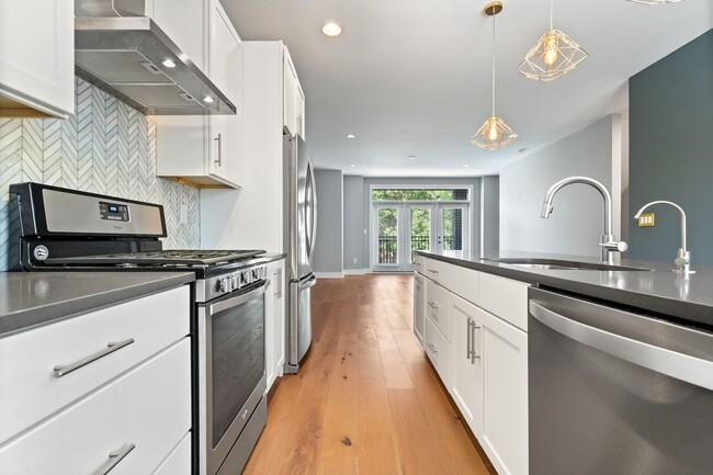 Building Photo - 1009 N Park Ave