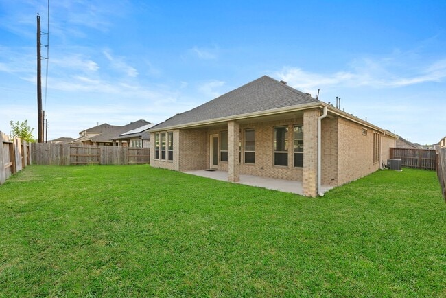 Building Photo - Room to Live, Play, and Grow in Booming Ro...