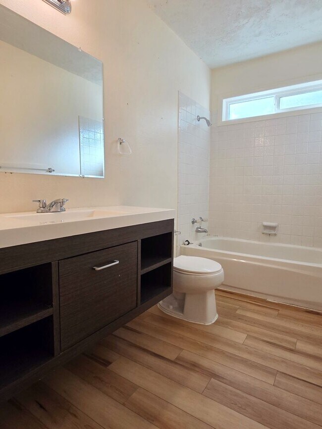 Building Photo - 1286 Blaine Ave