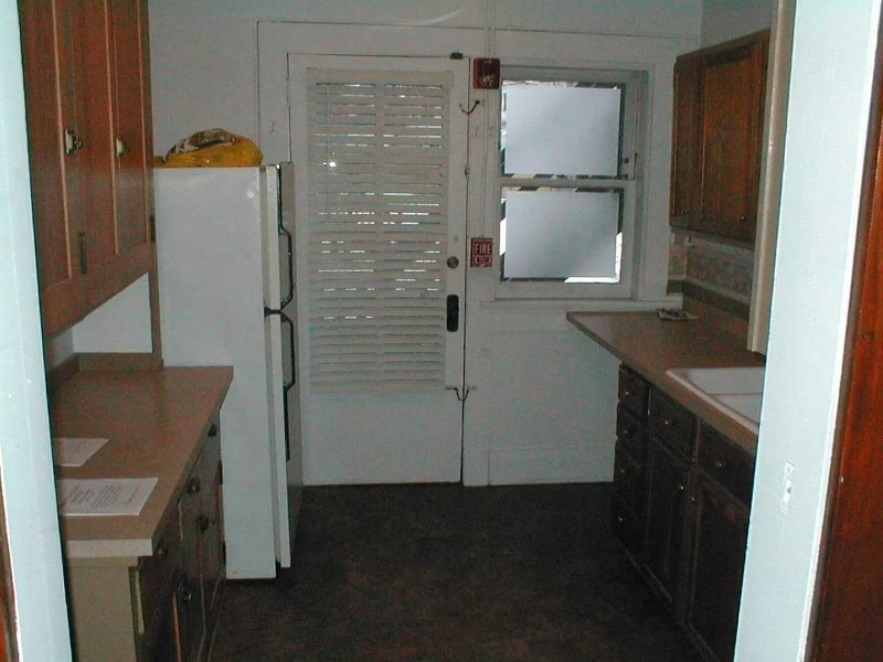 Building Photo - 302 W Grand Ave