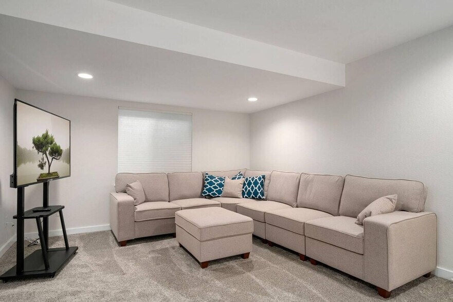 Building Photo - 2667 Whitetail Cir