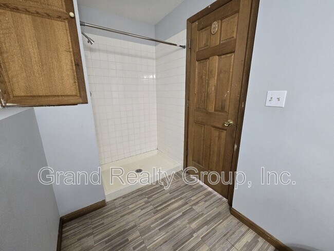 Building Photo - 307 N Rosedale Ct