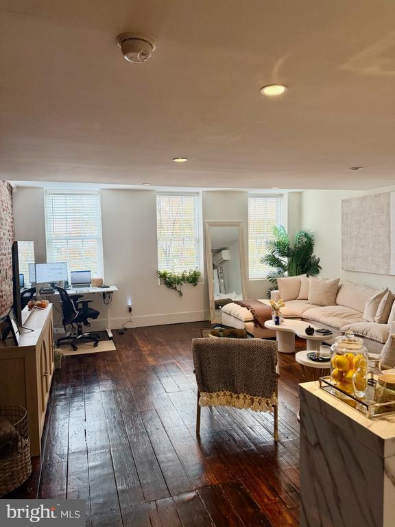 Building Photo - 126 N 3rd St