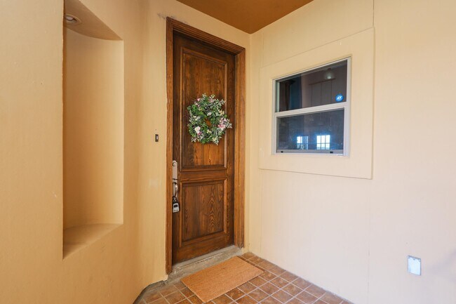 Building Photo - 707 St James Dr