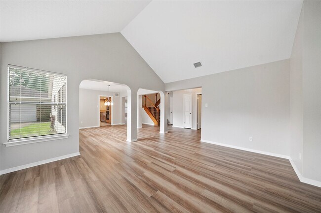Building Photo - 2402 Brookdale Dr