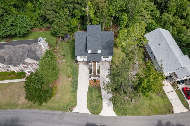 Building Photo - 408 Celtic Ash St