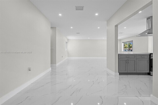 Building Photo - 230 NW 33rd Terrace