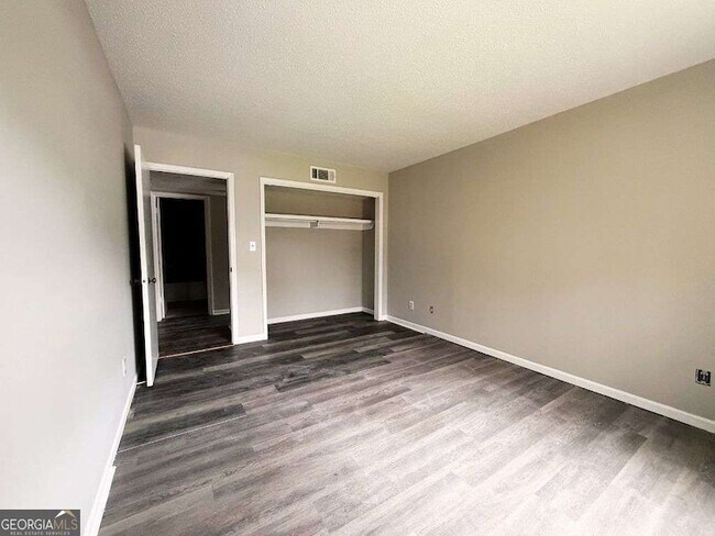 Building Photo - 2928 Parc Lorraine