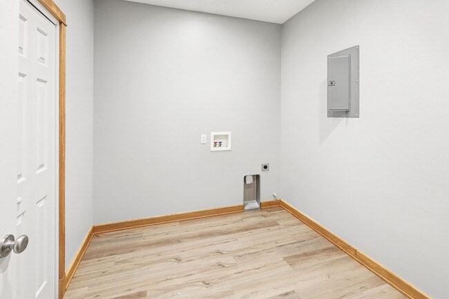 Building Photo - Maintenance Free Living Arrangement