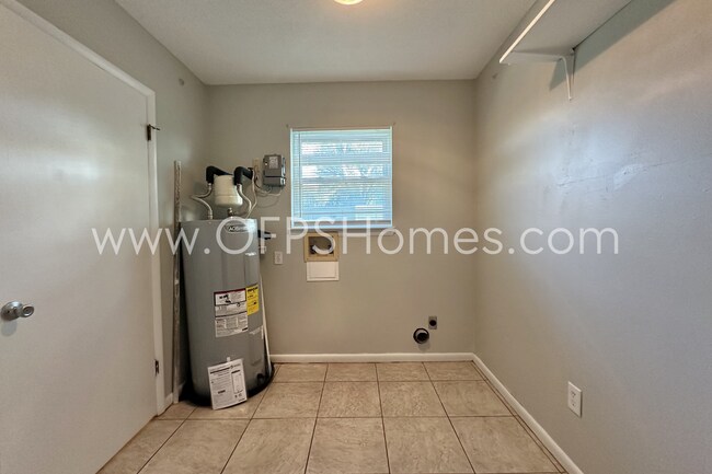 Building Photo - Move-in Special w/ Signed Lease by April 15