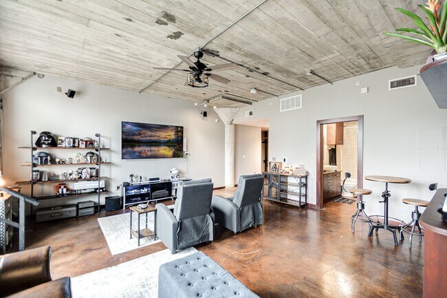 Building Photo - 2205 Mckinney St