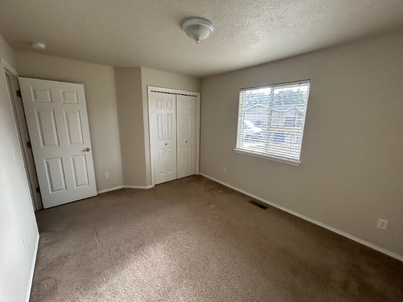 Building Photo - 1707 Dora Dr N