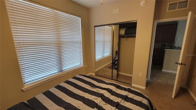 Building Photo - 914 Charo Pkwy