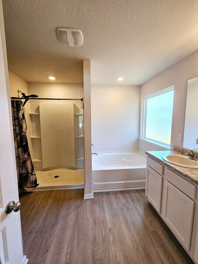 Building Photo - Spacious Modern Home w/Great Community Amenities! *1/2 OFF Security Deposit for A-D Military!*