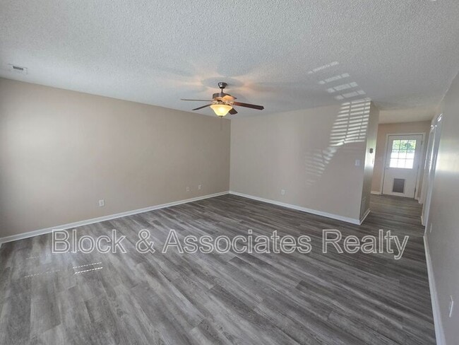 Building Photo - 108 Maple Grove Ct