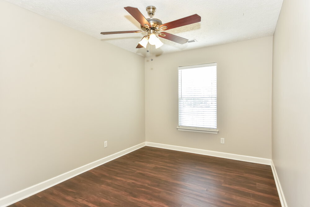 Building Photo - 8032 Meadowview Ln