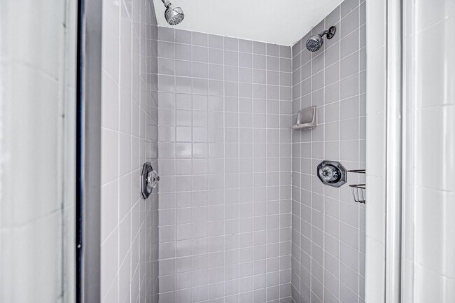 Building Photo - Now Leasing & Ready for immediate move in! HUGE POOL – Fully Updated Scottsdale Home!