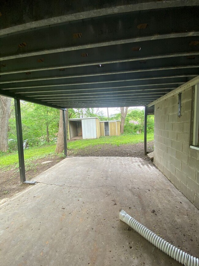 Building Photo - Updated 3 Bedroom 2.5 Bathrooms