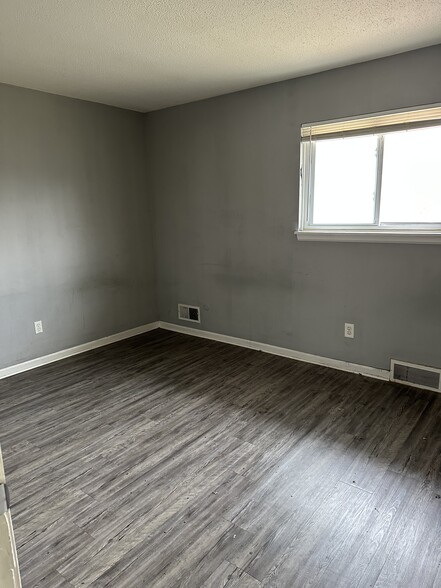 Building Photo - 118 N Chestnut St