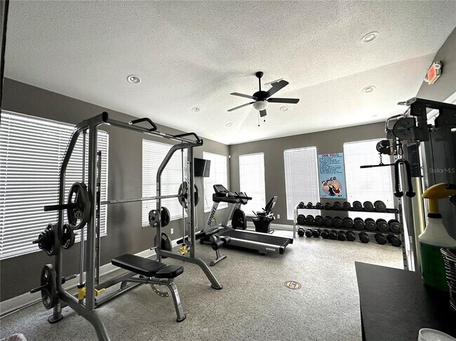 Building Photo - 16724 Rolling Green Dr